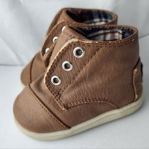 TOM'S Tiny Botas